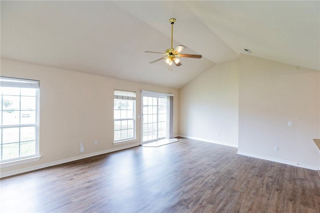 255B Ravenwood Blvd - Photo 4 of 18