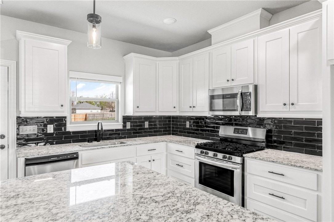 2308 John Montgomery Cir - Photo 7 of 22