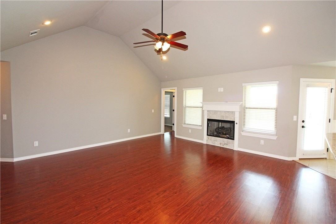 902 Sw Caprington St - Photo 5 of 26