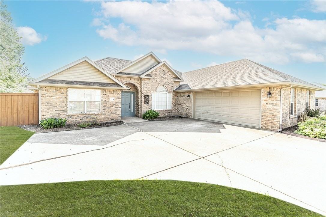 213 Shane Dr - Photo 2 of 22