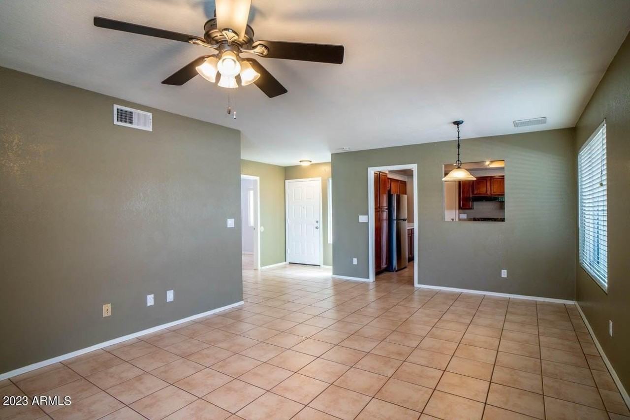 19601 N 43rd Dr - Photo 2 of 12