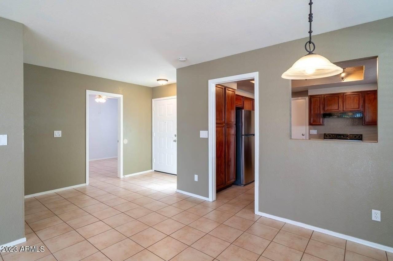 19601 N 43rd Dr - Photo 4 of 12