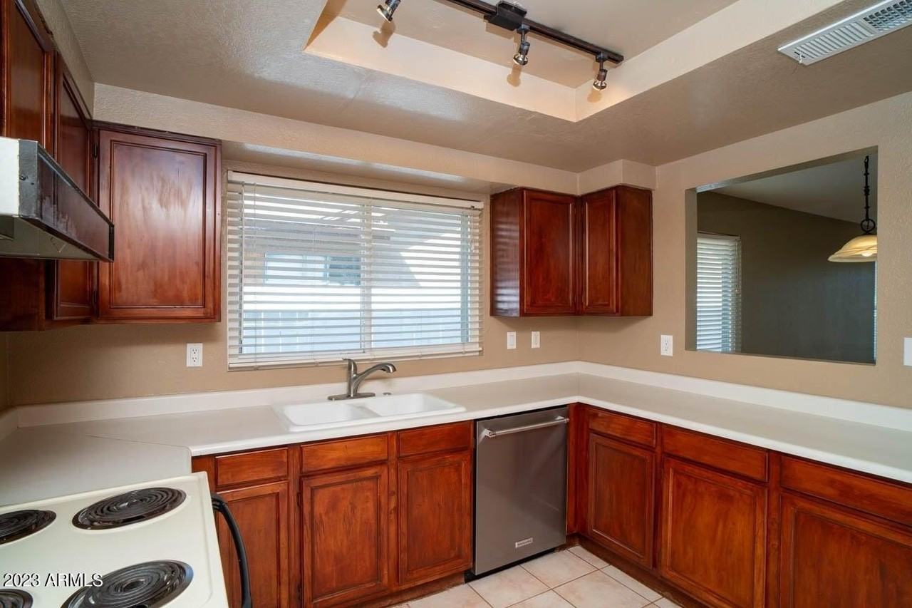 19601 N 43rd Dr - Photo 6 of 12