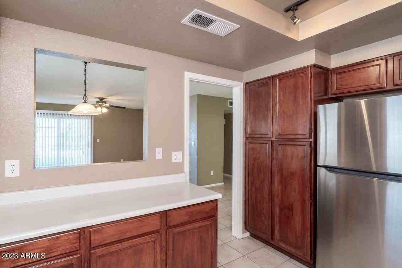 19601 N 43rd Dr - Photo 7 of 12