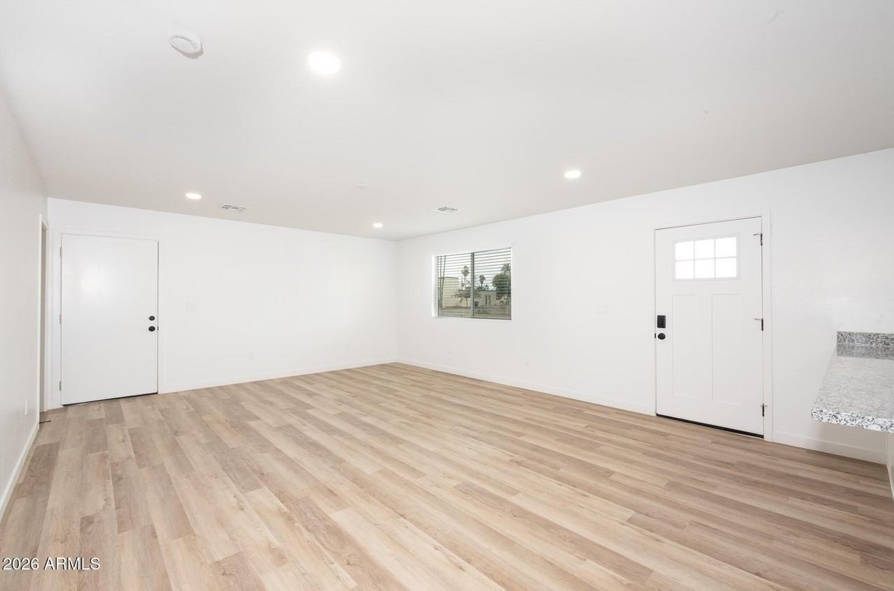 3153 W Sweetwater Ave - Photo 2 of 19