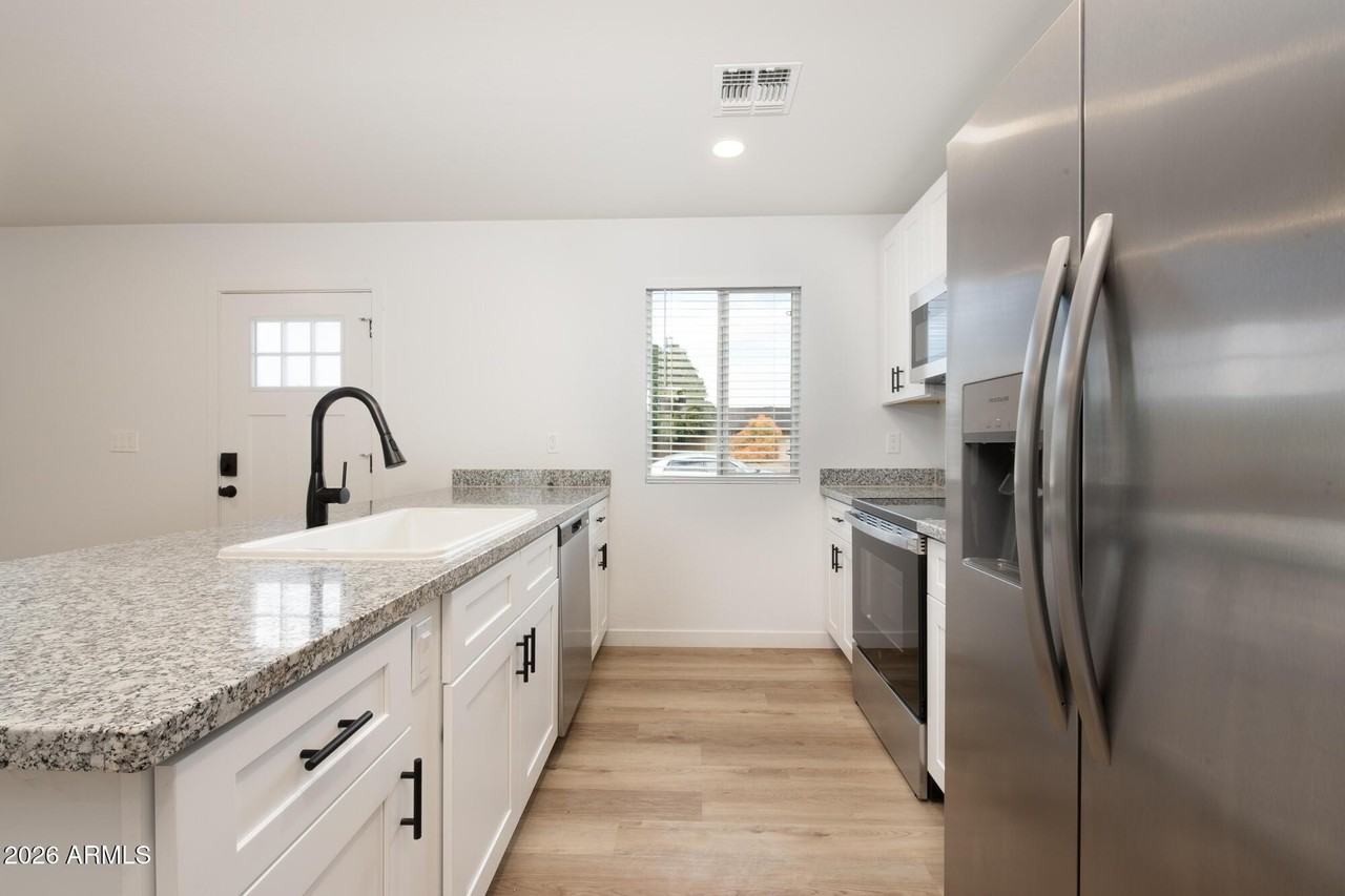 3153 W Sweetwater Ave - Photo 5 of 19