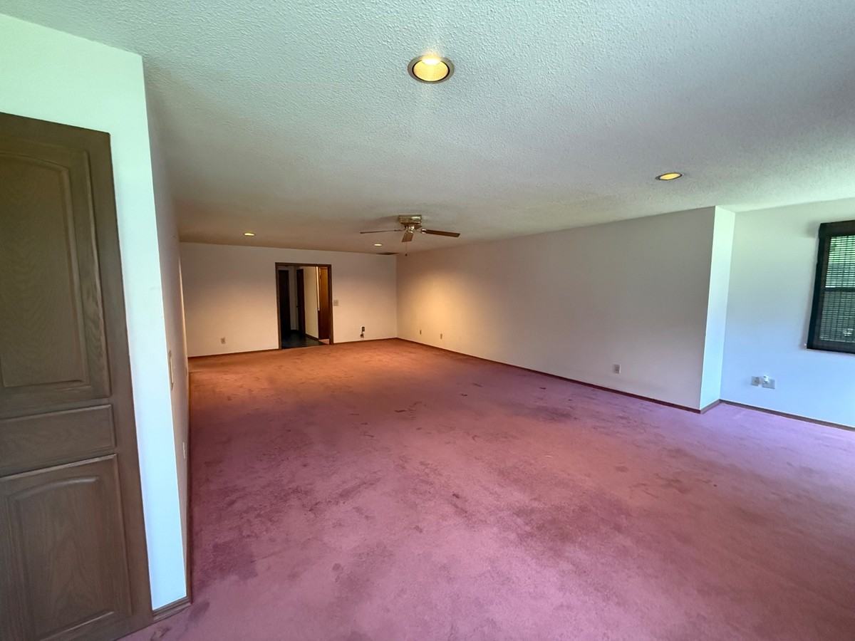 8300 Nw 15th St #1 - Photo 3 of 27