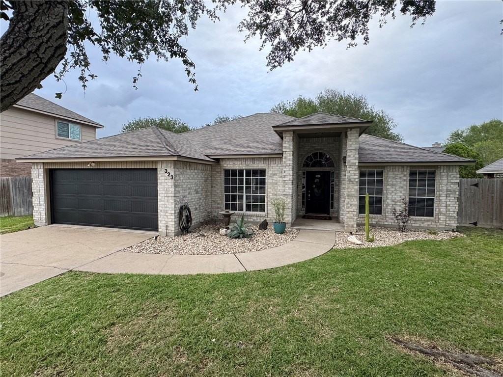 323 Long Pointe Dr - Photo 2 of 29