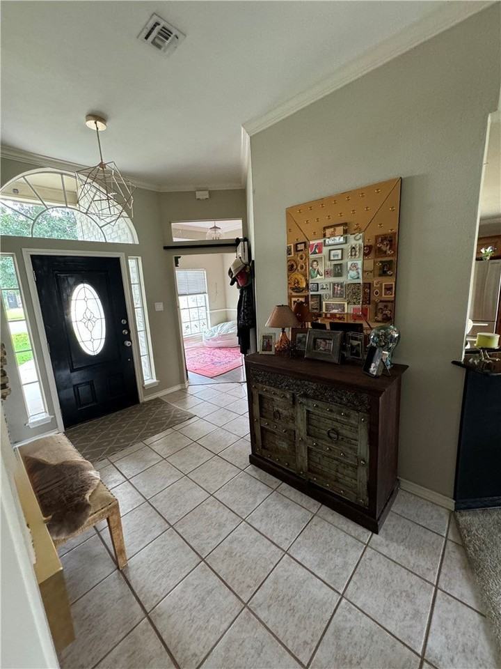 323 Long Pointe Dr - Photo 5 of 29
