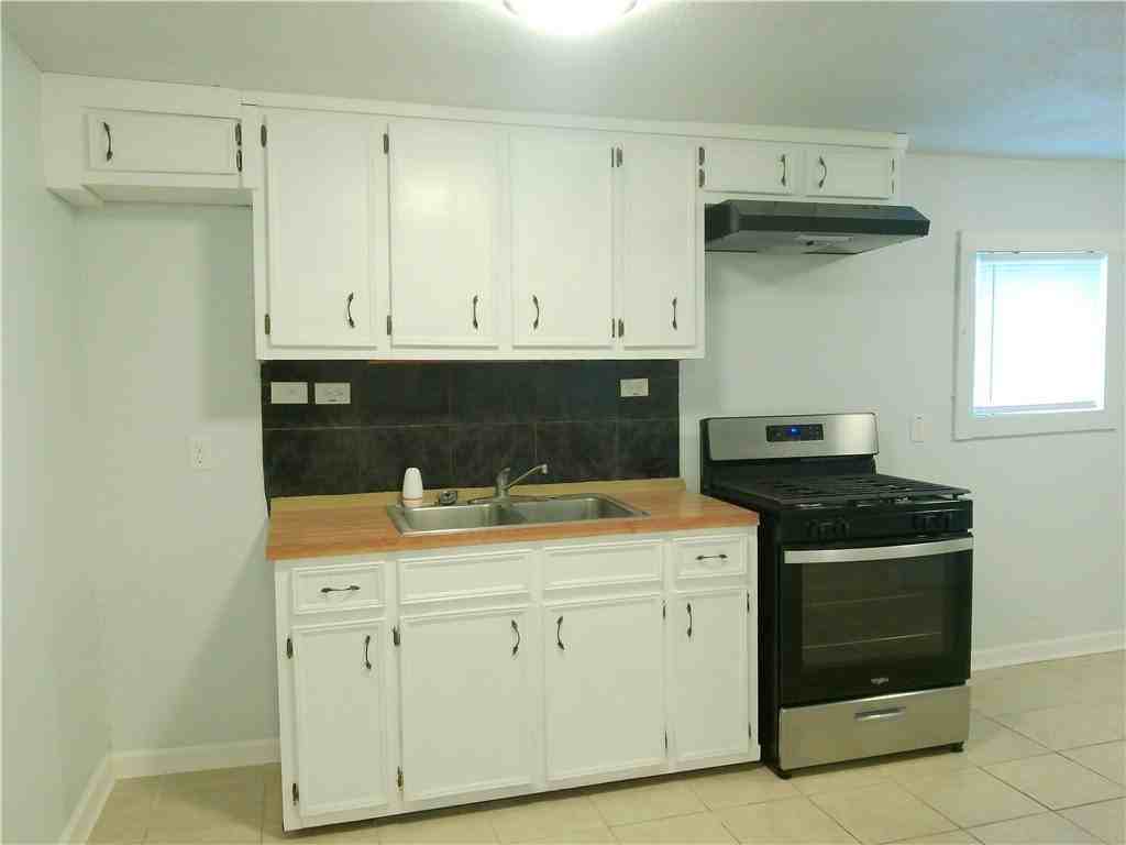 225 Watson St - Photo 4 of 18