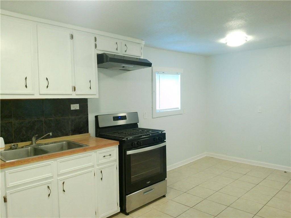 225 Watson St - Photo 5 of 18