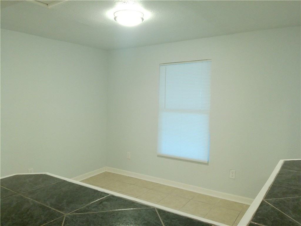 225 Watson St - Photo 6 of 18