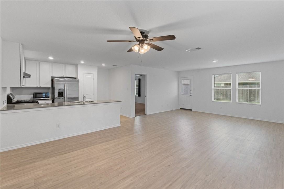 2633 Winterfell St - Photo 5 of 22