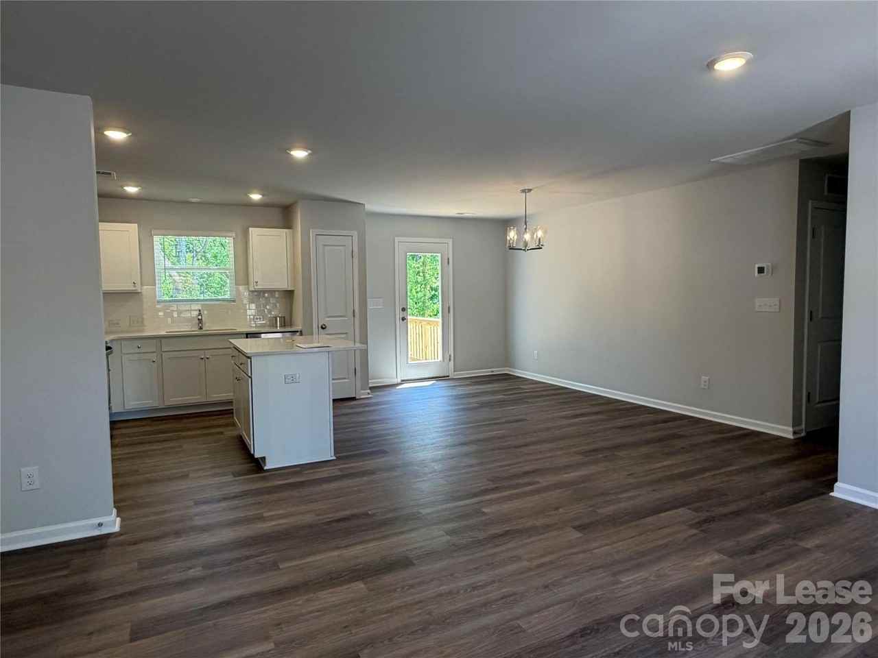 1207 Suncrest Ave - Photo 2 of 11