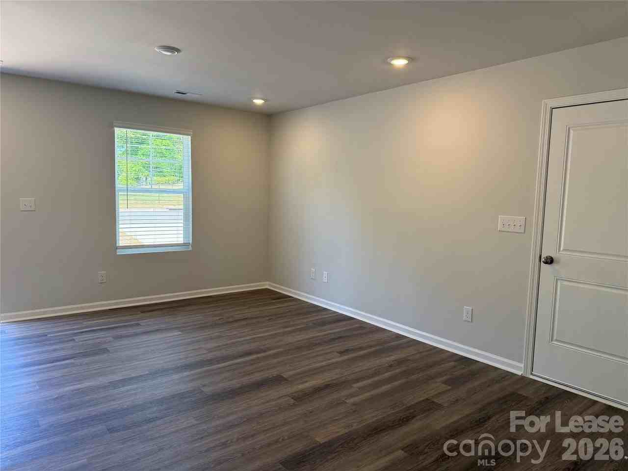 1207 Suncrest Ave - Photo 3 of 11