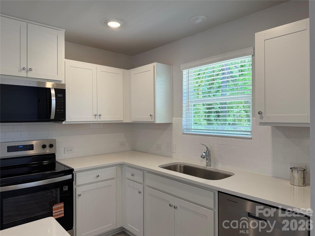 1207 Suncrest Ave - Photo 4 of 11