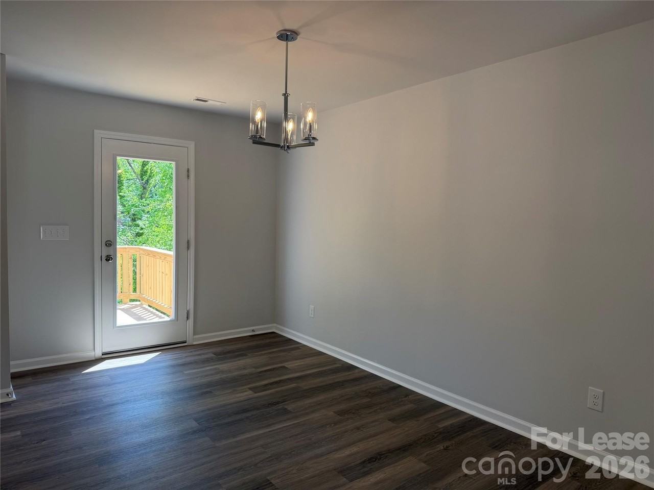 1207 Suncrest Ave - Photo 5 of 11
