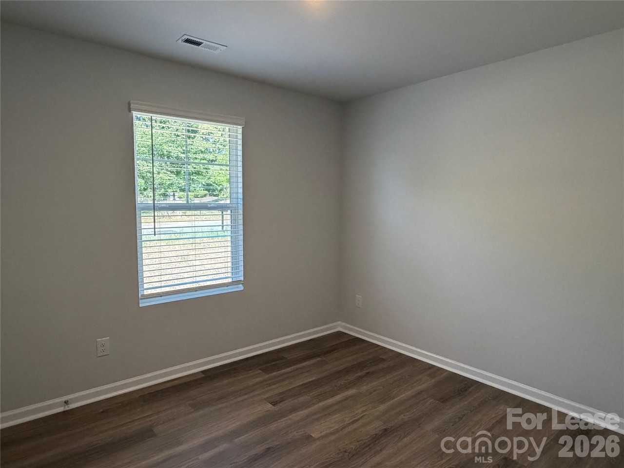 1207 Suncrest Ave - Photo 6 of 11