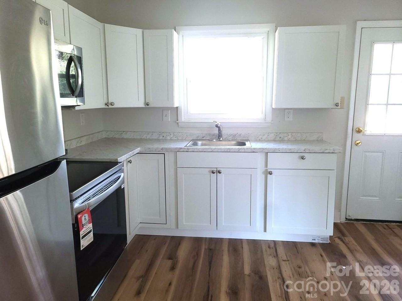 711 E John St - Photo 3 of 14