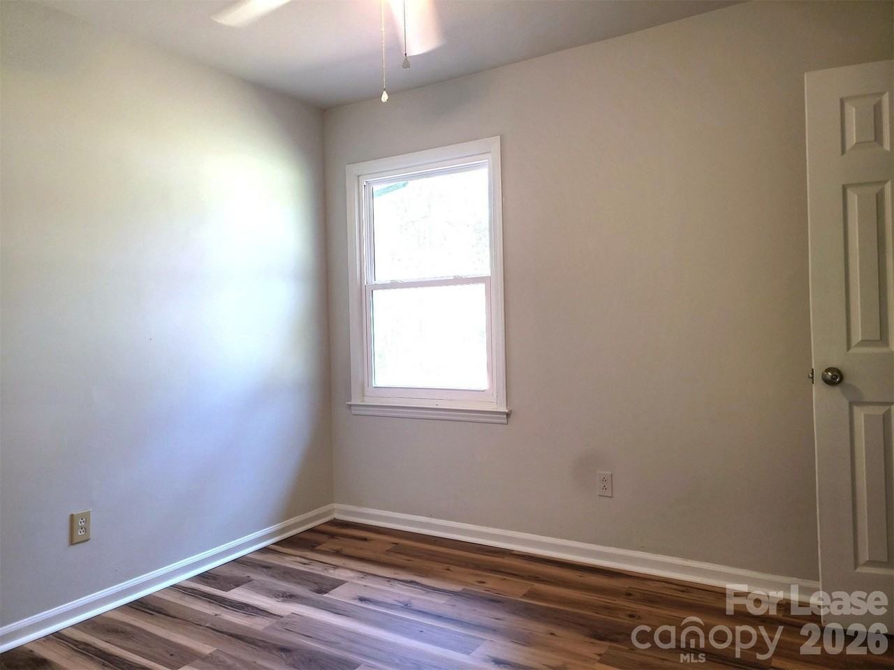 711 E John St - Photo 7 of 14