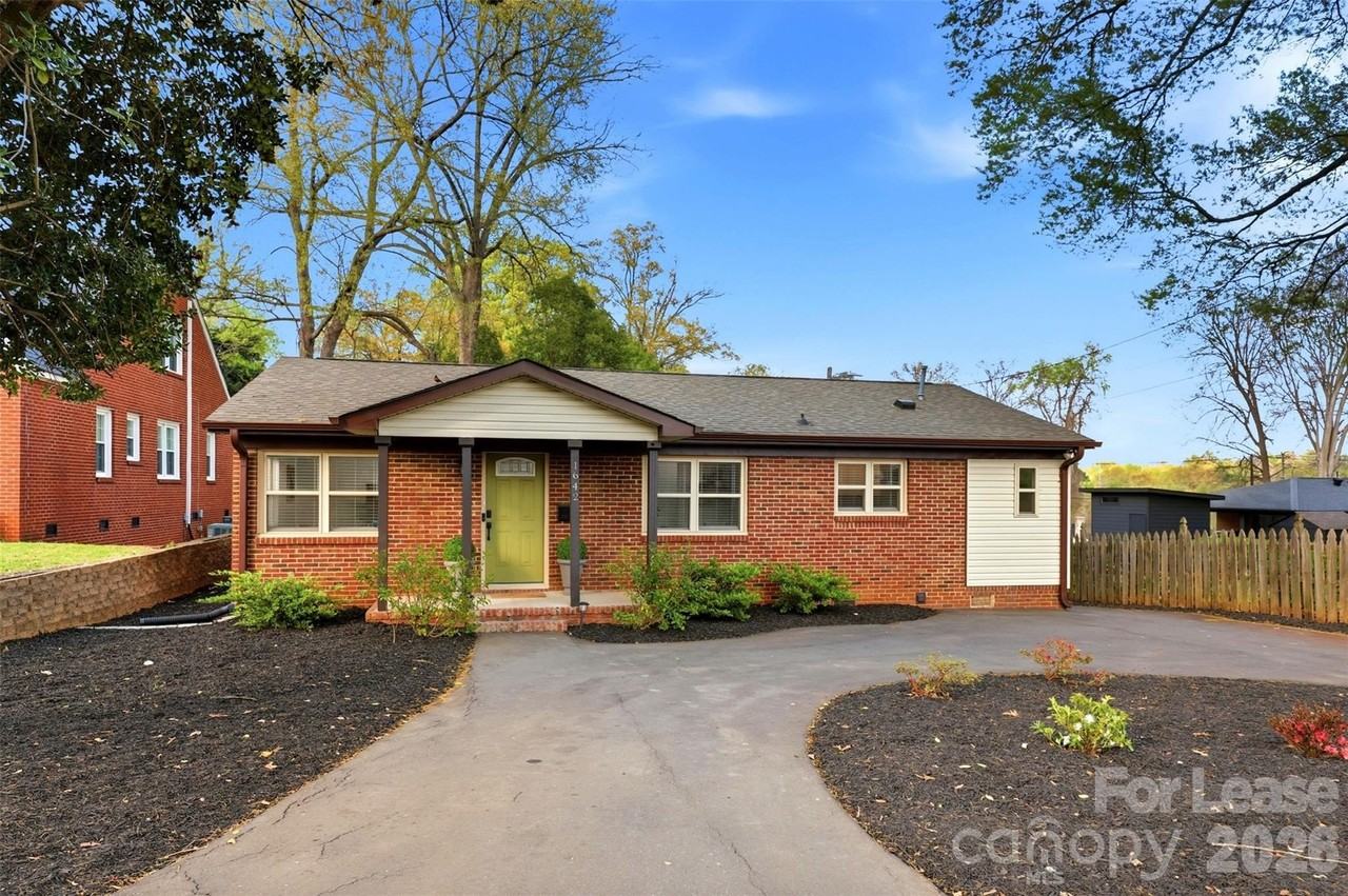 1642 Washington Ave - Photo 2 of 34