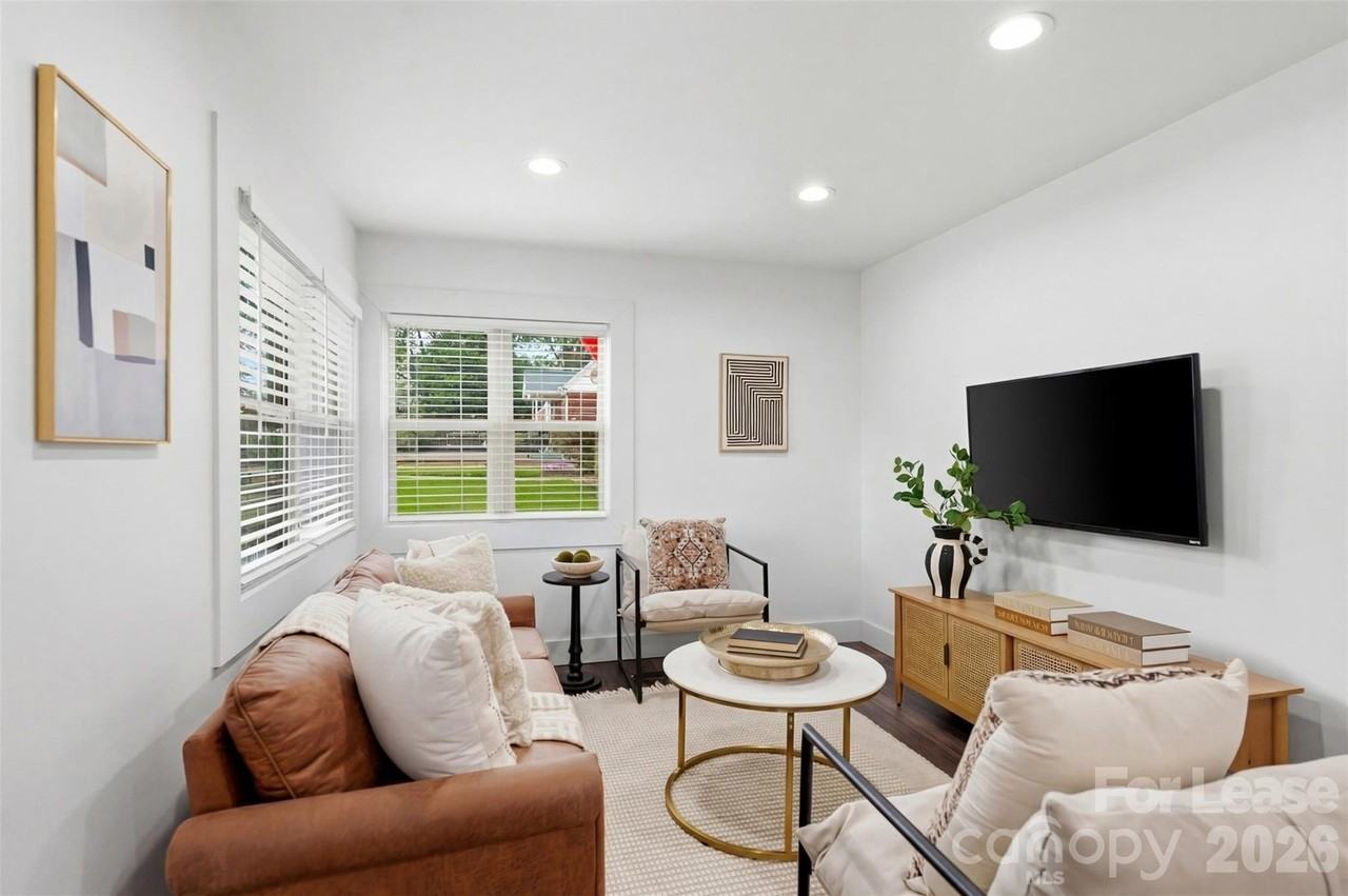 1642 Washington Ave - Photo 5 of 34