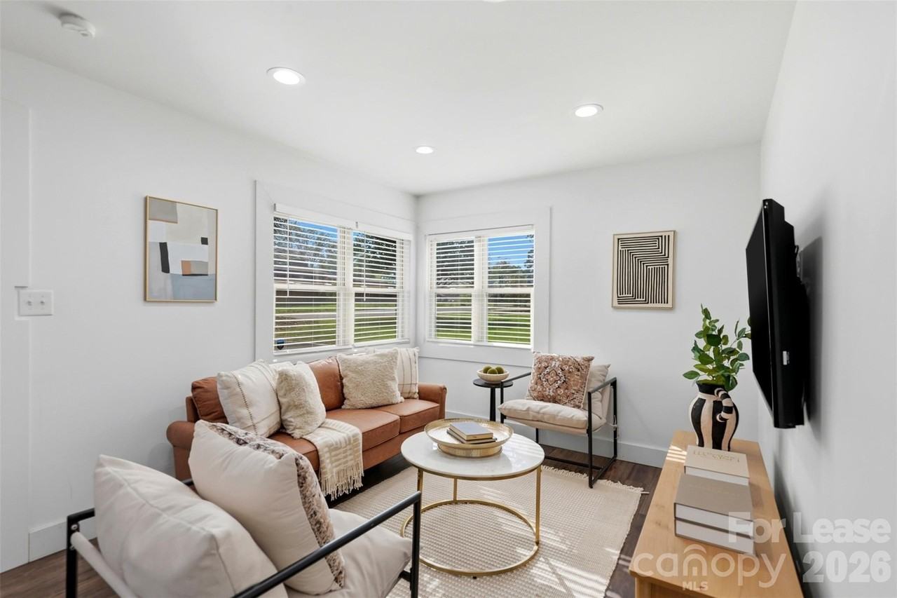 1642 Washington Ave - Photo 6 of 34