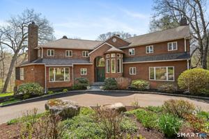 featured image of 32 Buttonball Ln