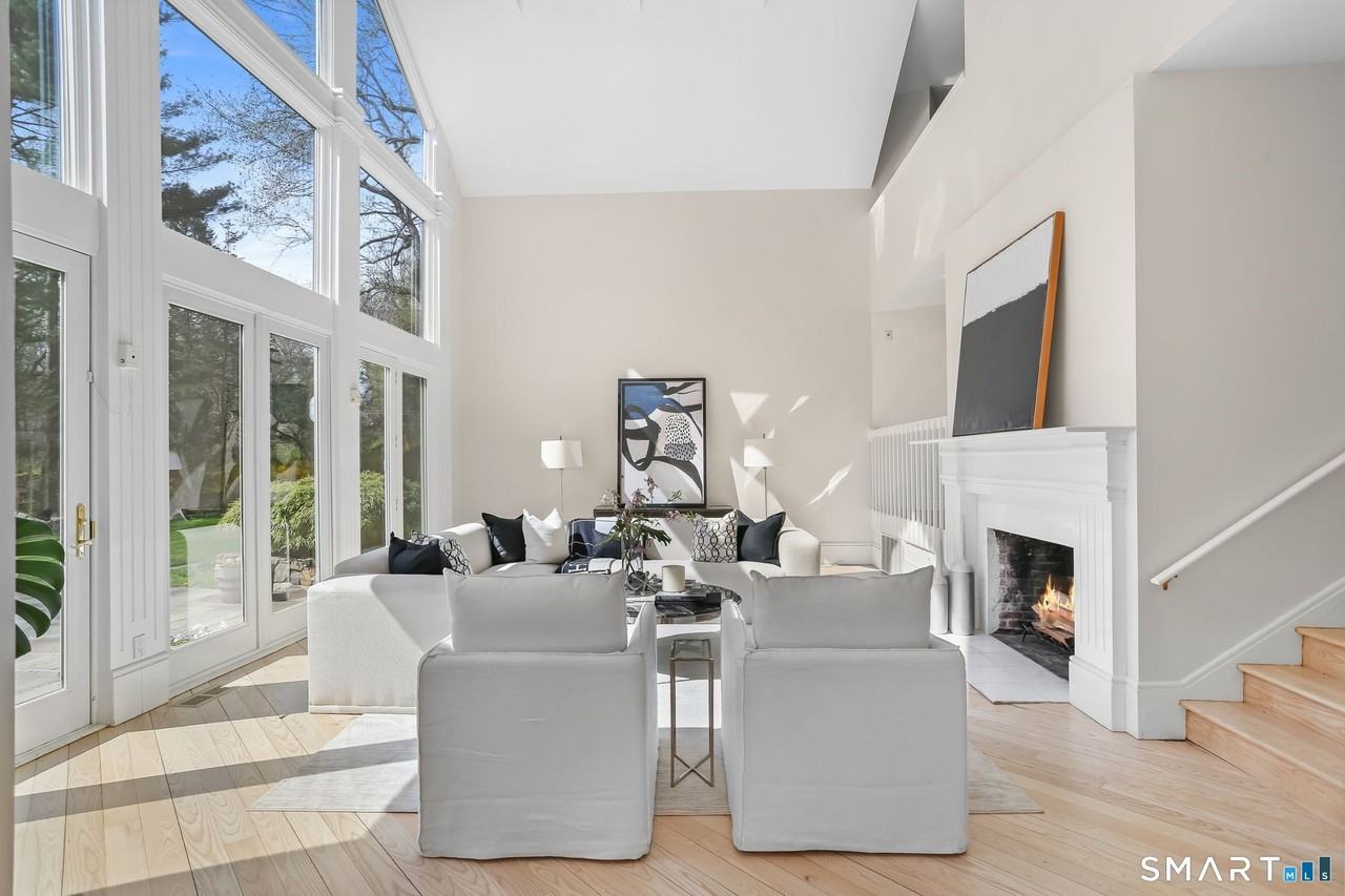 32 Buttonball Ln - Photo 4 of 40