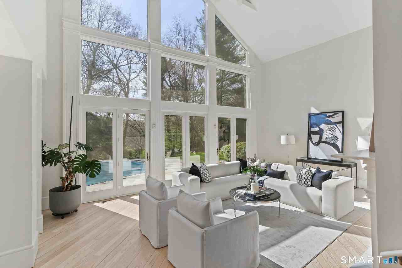 32 Buttonball Ln - Photo 5 of 40