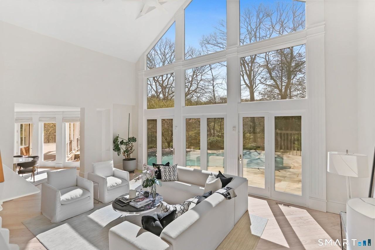 32 Buttonball Ln - Photo 6 of 40