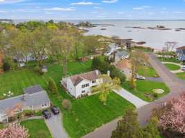 featured image of 80 Soundview Dr