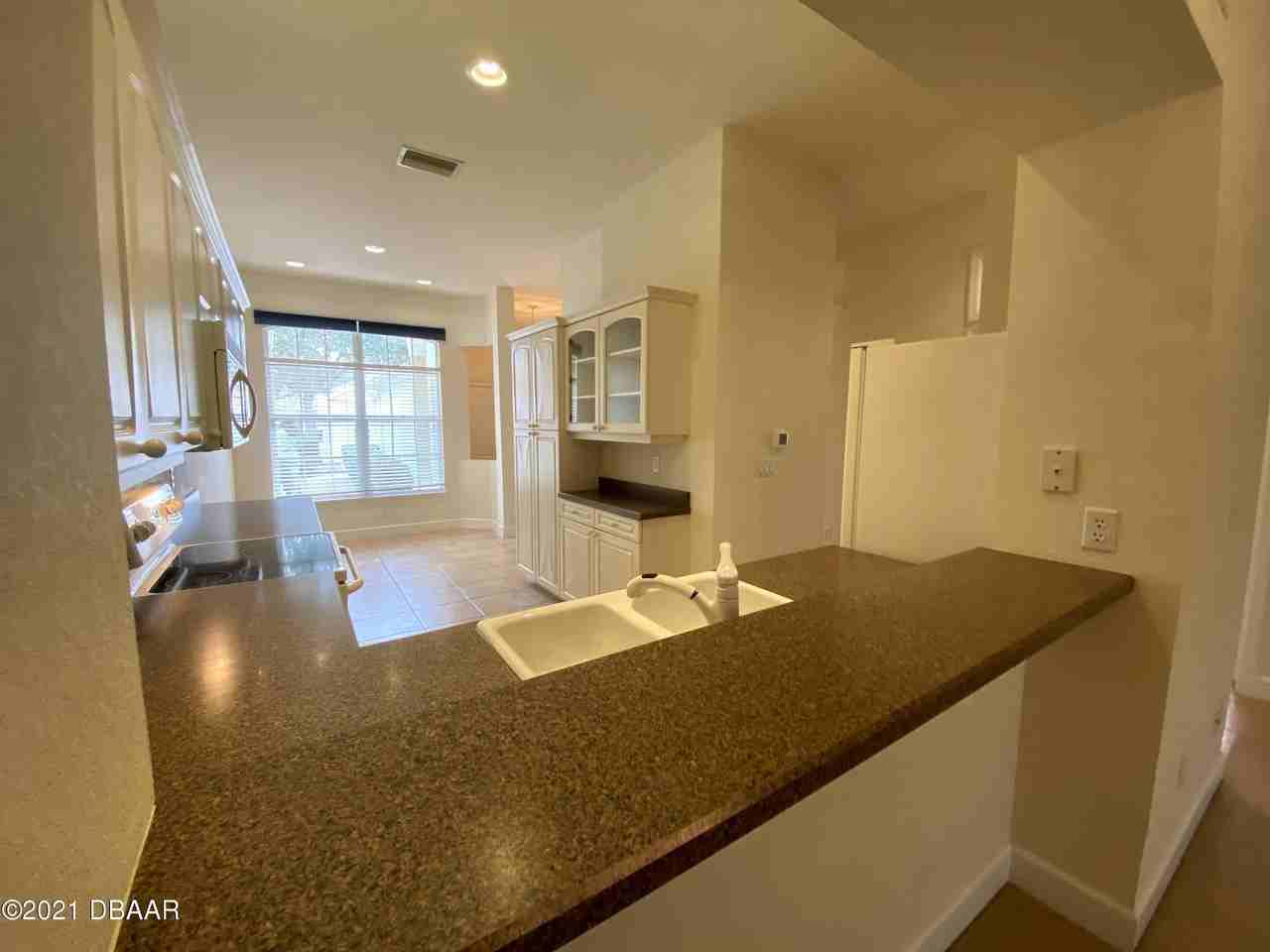 1427 Carlow Cir - Photo 4 of 11