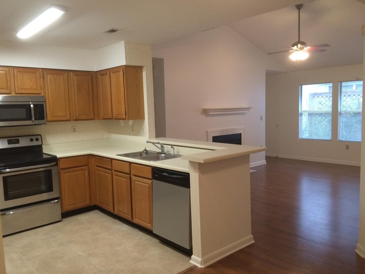 125 Parkwood Dr - Photo 3 of 14