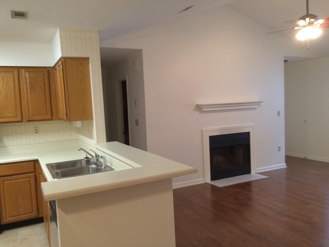 125 Parkwood Dr - Photo 4 of 14