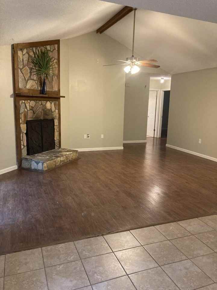 285 Willow Ave - Photo 2 of 10