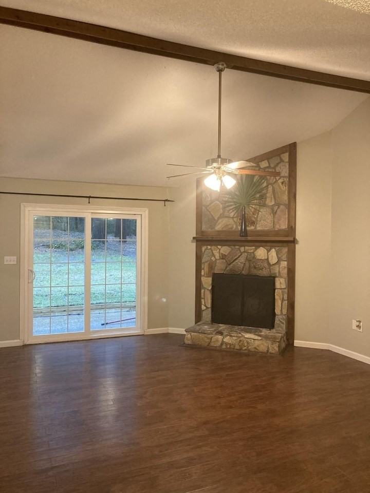 285 Willow Ave - Photo 3 of 10