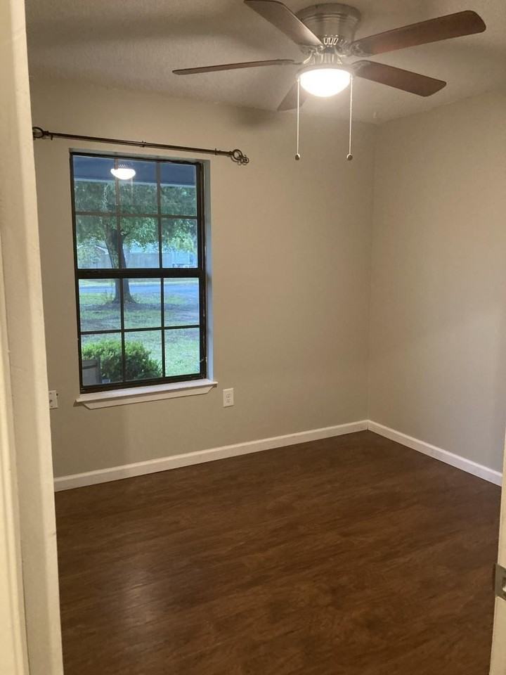 285 Willow Ave - Photo 6 of 10