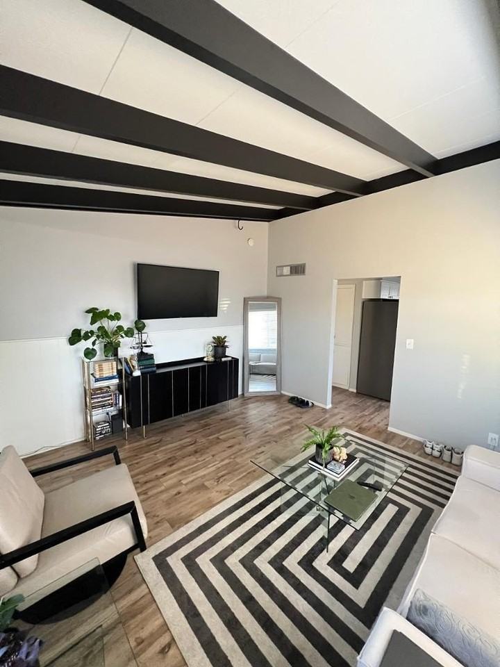 909 E Marlette Ave Apt 3 - Photo 3 of 11