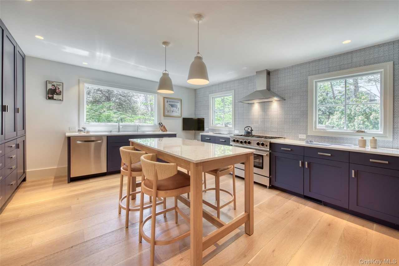 323 Division St - Photo 7 of 22