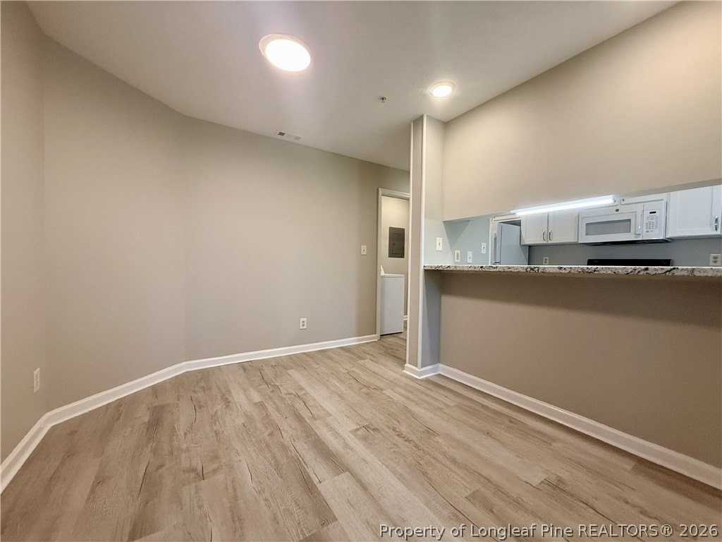 224 Waterdown Dr Apt 1 - Photo 5 of 34