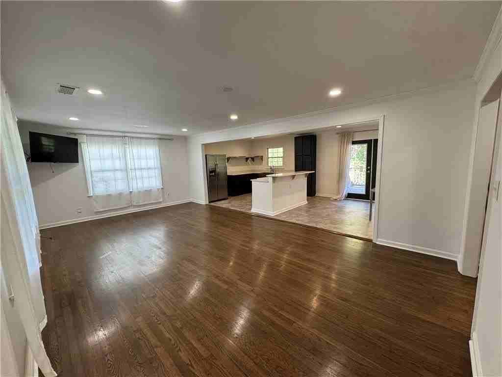 995 Fleetwood Cir Sw - Photo 2 of 9