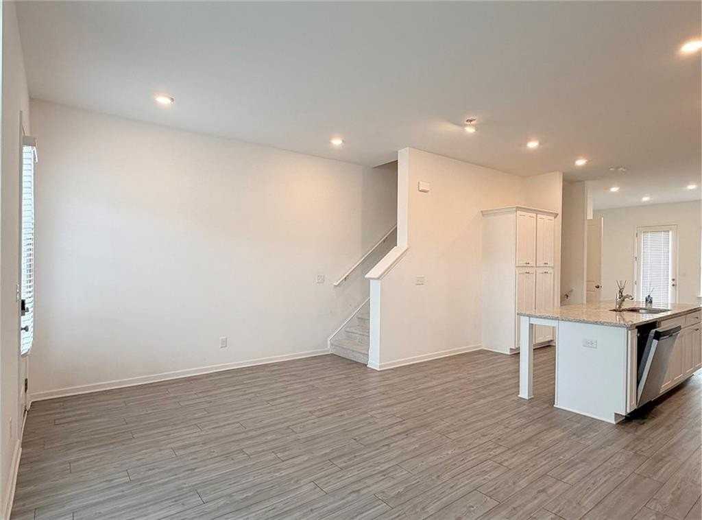 711 Cordele Ln - Photo 3 of 20