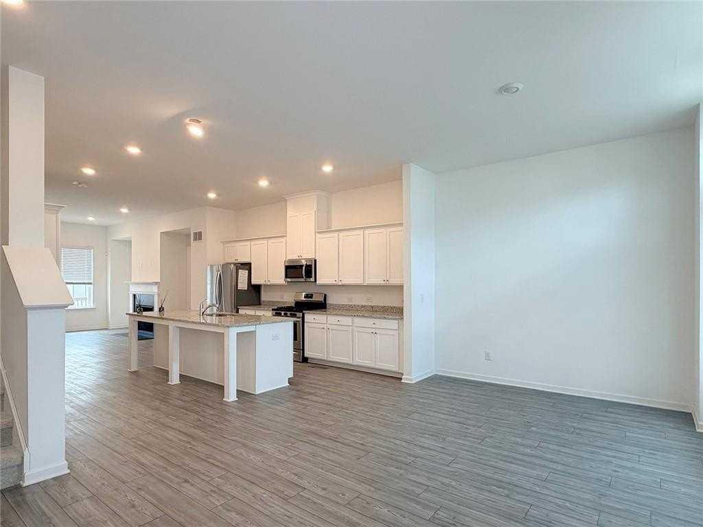 711 Cordele Ln - Photo 4 of 20