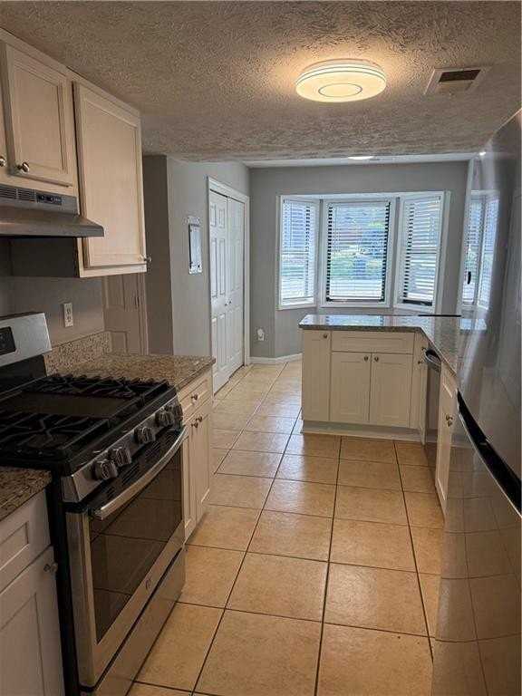 1020 Dassow Ct - Photo 5 of 21