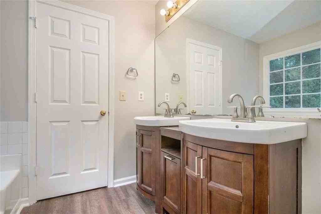 1560 Red Briar Way - Photo 5 of 8