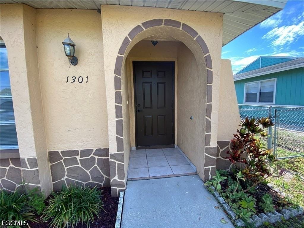 1247 Sw Santa Barbara Pl #1301 - Photo 2 of 21