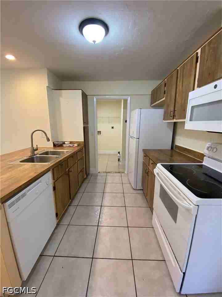 1247 Sw Santa Barbara Pl #1301 - Photo 5 of 21