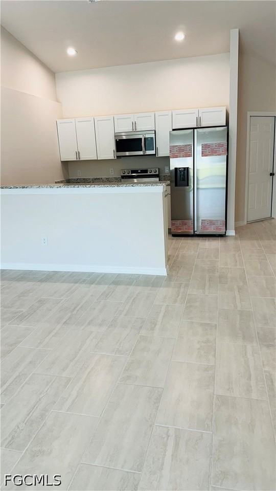 607 Se 7th St - Photo 3 of 19