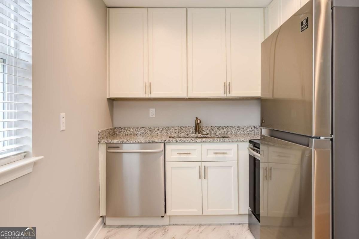 880 Saint Charles Ave Ne #5 - Photo 3 of 17